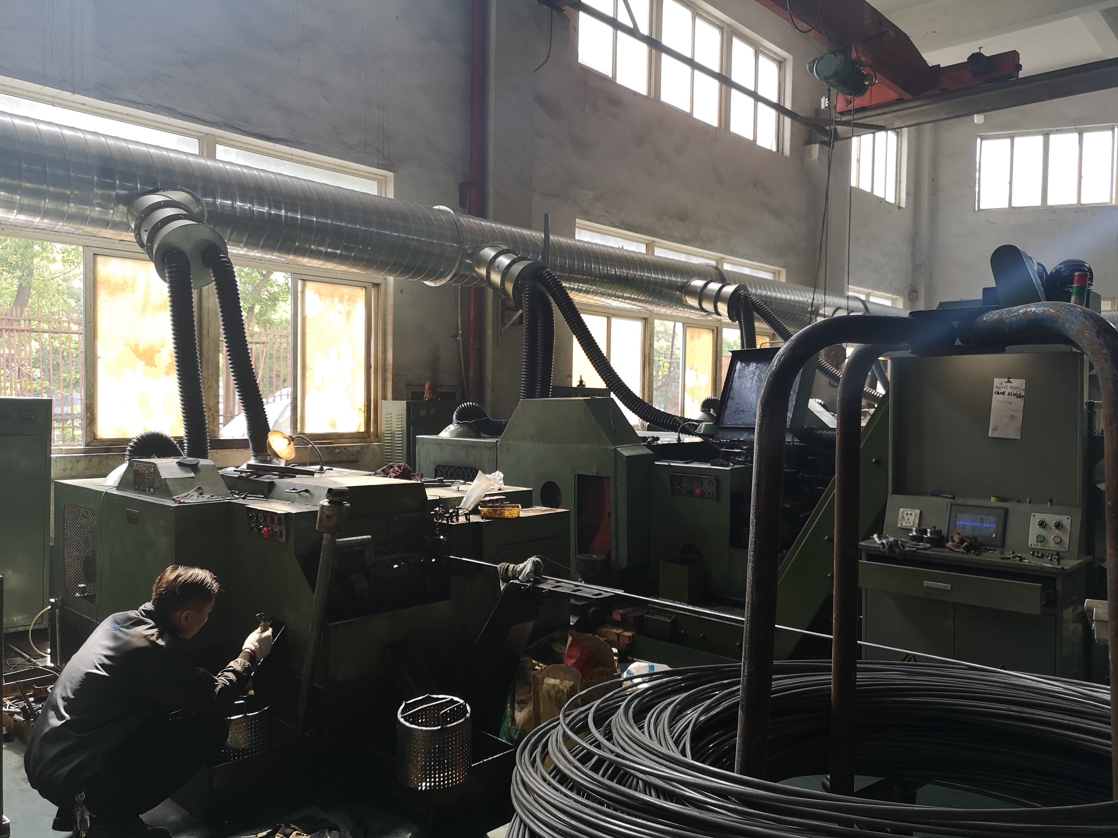 工廠冷鐓機車間.jpg